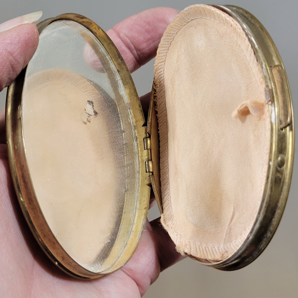 Antique Powder Makeup  Compact - Picture 5 of 6